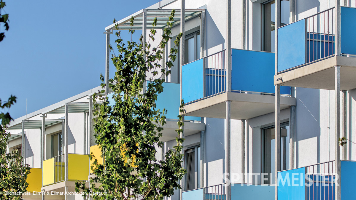 Moderne Balkone aus Stahl an Studentenwohnung