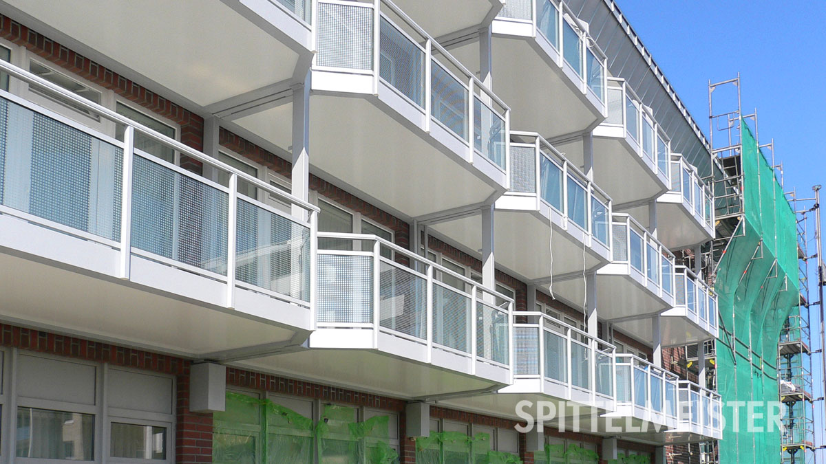 Sylt Anbau von Balkonen an BASF Ferienheim vom Balkonbauer Spittelmeisterals nachträgliche Balkonmontage