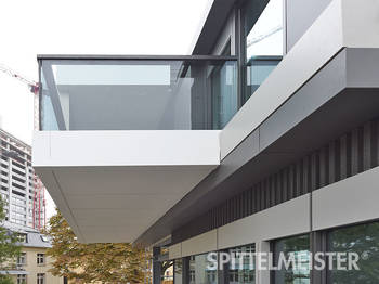 Stahlbalkon T-Rex-Mockup als Musterbalkon für ein neues Hybridhochhaus in Frankfurt