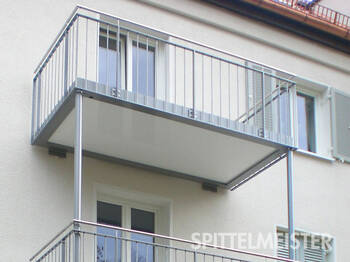 Aluminium Balkon filigran Alu Stabgeländer und Handlauf aus Edelstahl