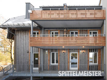 Balkone Stahl mit Geländer aus Holz Latten