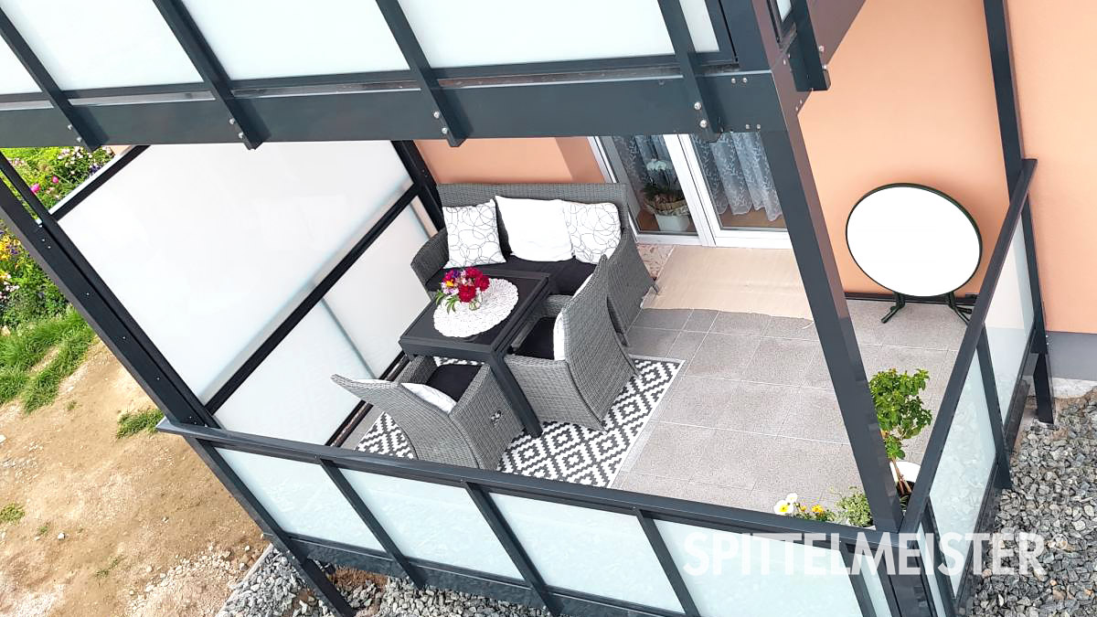 Balkon bauen mit Sichtschutz aus Glas in Österreich