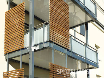 Balkongeländer in Kombination Aluminium und Glas. Moderne Balkongeländer gebaut vom Balkonbauer Spittelmeister