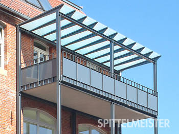 Betonbalkon mit Stahlgeländer als Balkonbau Sonderlösung an denkmalgeschütztem Objekt, Stuttgart