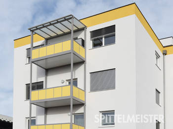 Balkondach aus Stahl für Balkone eines Neubauobjektes