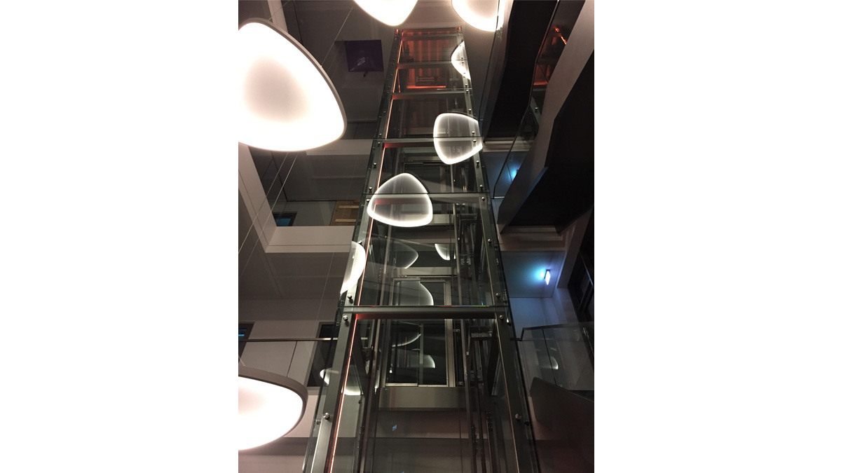 Aufzugsbau Personenaufzug mit Glas