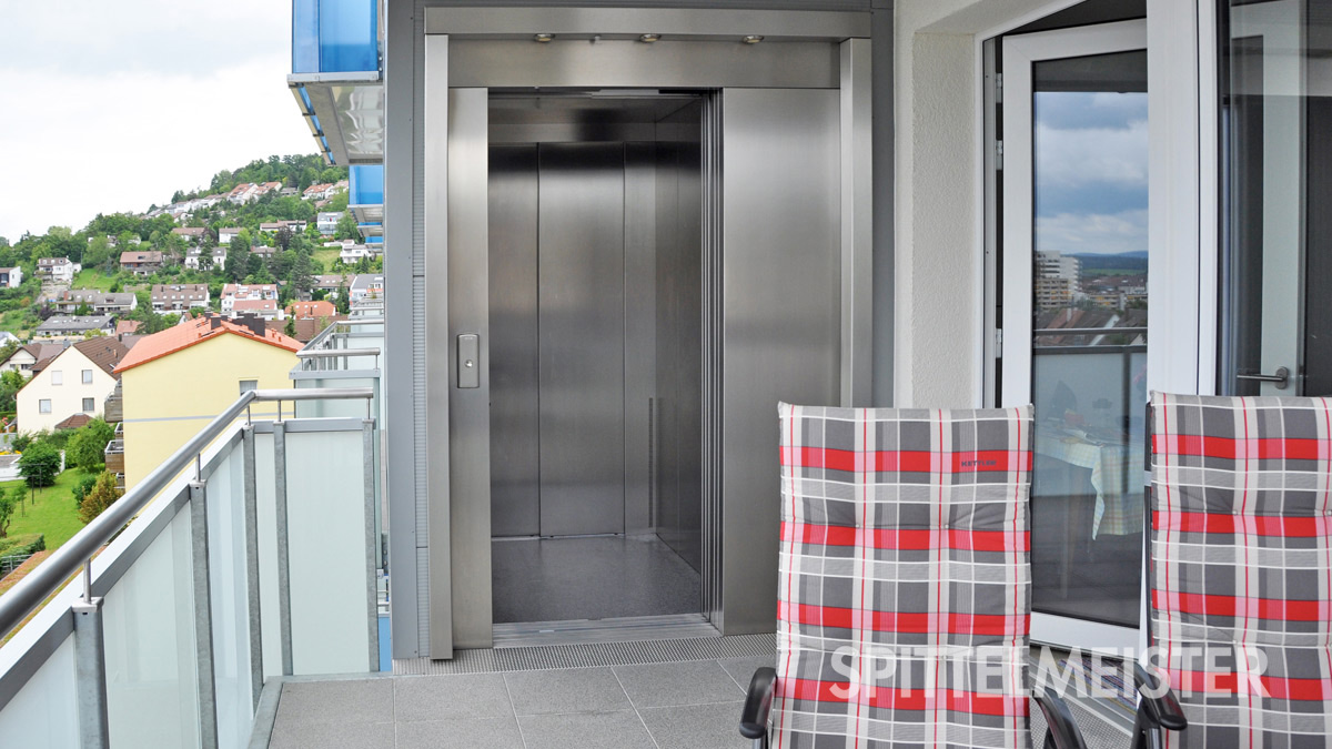 Balkon-Aufzug-Kombi ist die intelligente Lösung, Balkone und Aufzug barrierefrei nachzurüsten