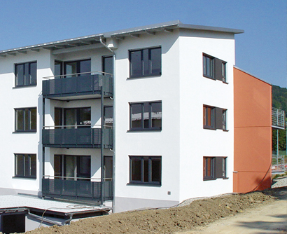 Nachträgliche Balkonmontage von 17 Aluminiumbalkone in Michelbach am Seniorenwohnheim