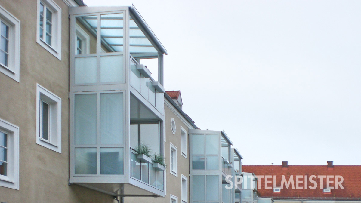 Besondere Balkone in Linz Österreich. Balkone mit Wetterschutz