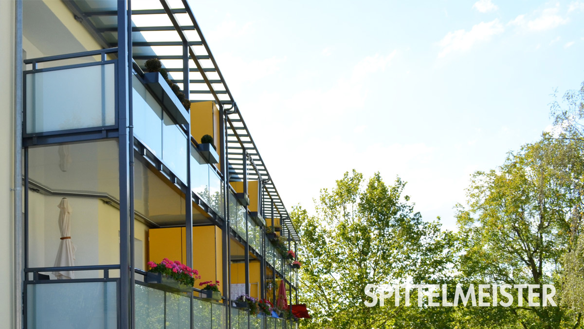 Aluminiumbalkone mit Balkonschrank MFH Stuttgart