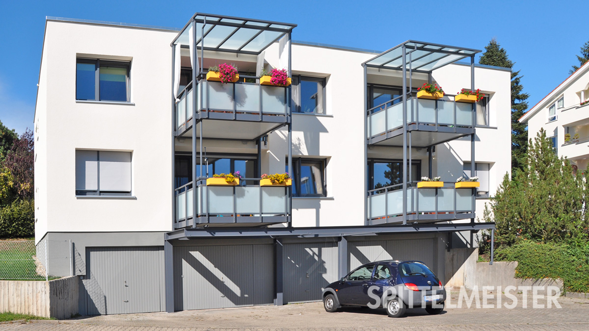 Balkonbau Pforzheim mit besonderer Konstruktion über Garagen