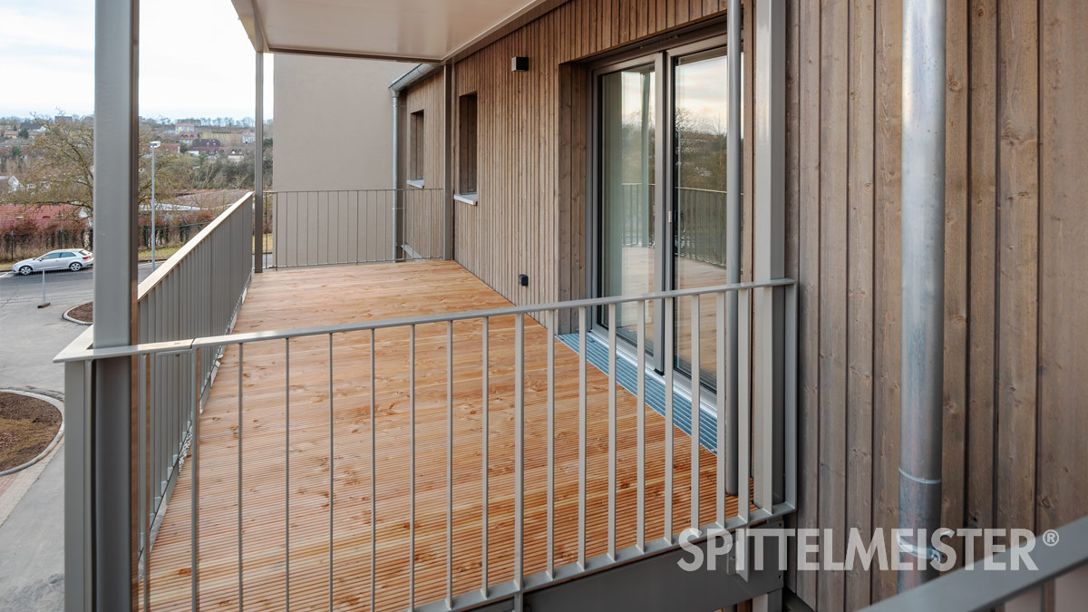 Holzbalkon Kitzingen Holzboden auf Balkon Kitzingen